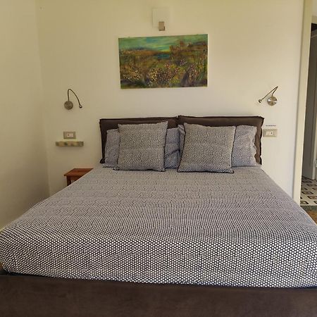 Il Giardino Di Tatiana Rooms & Breakfast La Maddalena  Exterior photo