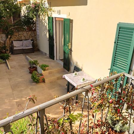 Il Giardino Di Tatiana Rooms & Breakfast La Maddalena  Exterior photo