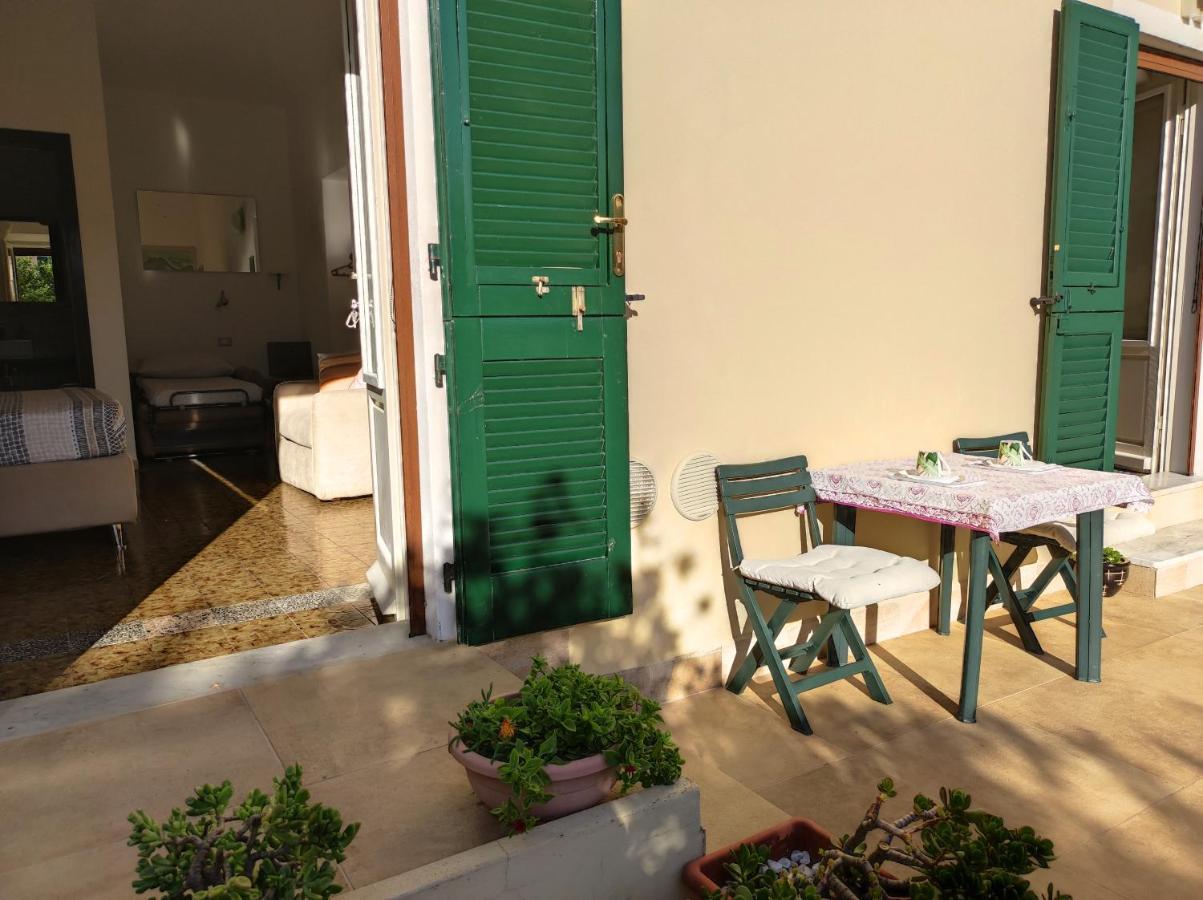 Il Giardino Di Tatiana Rooms & Breakfast La Maddalena  Exterior photo