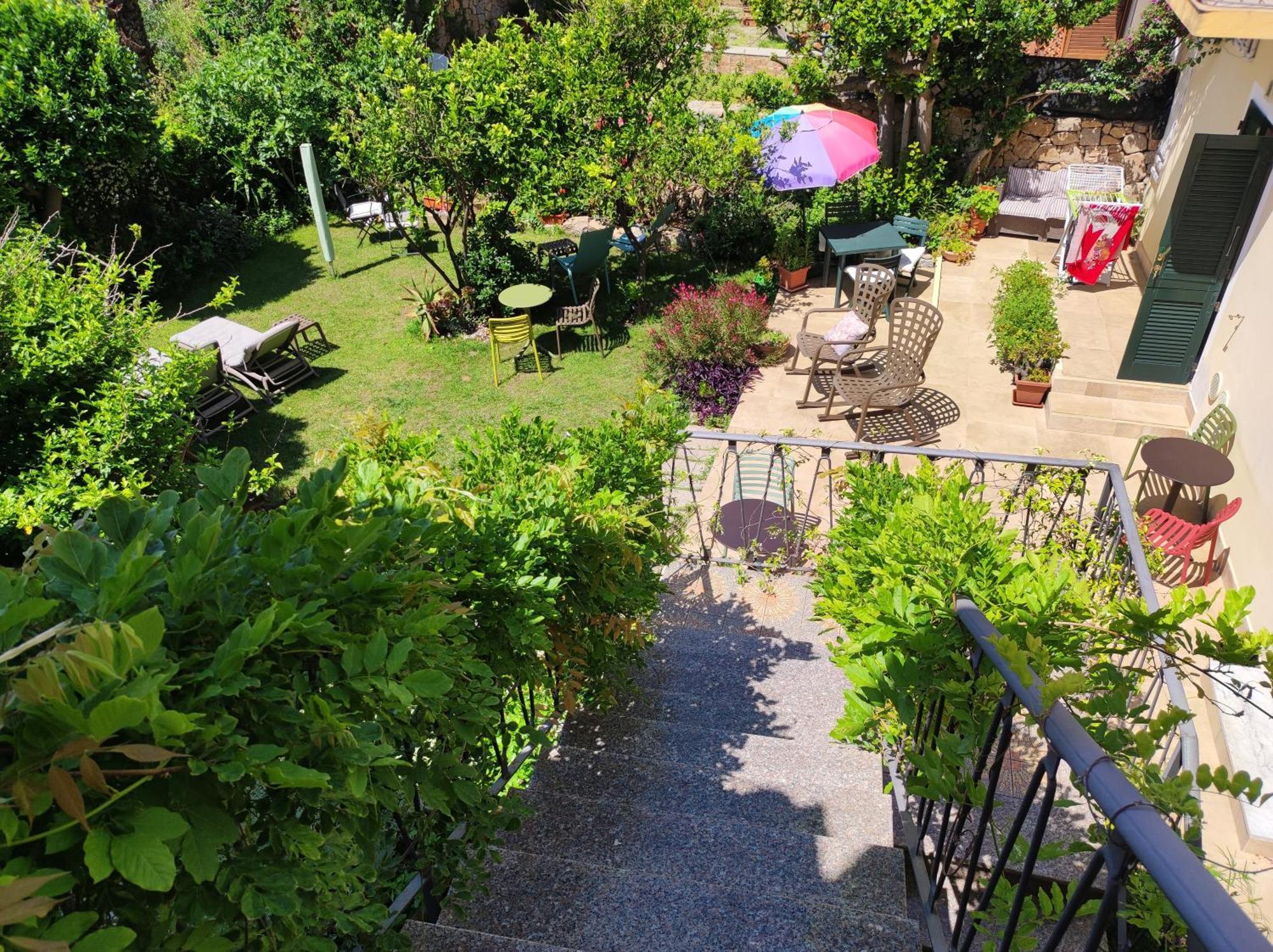 Il Giardino Di Tatiana Rooms & Breakfast La Maddalena  Exterior photo