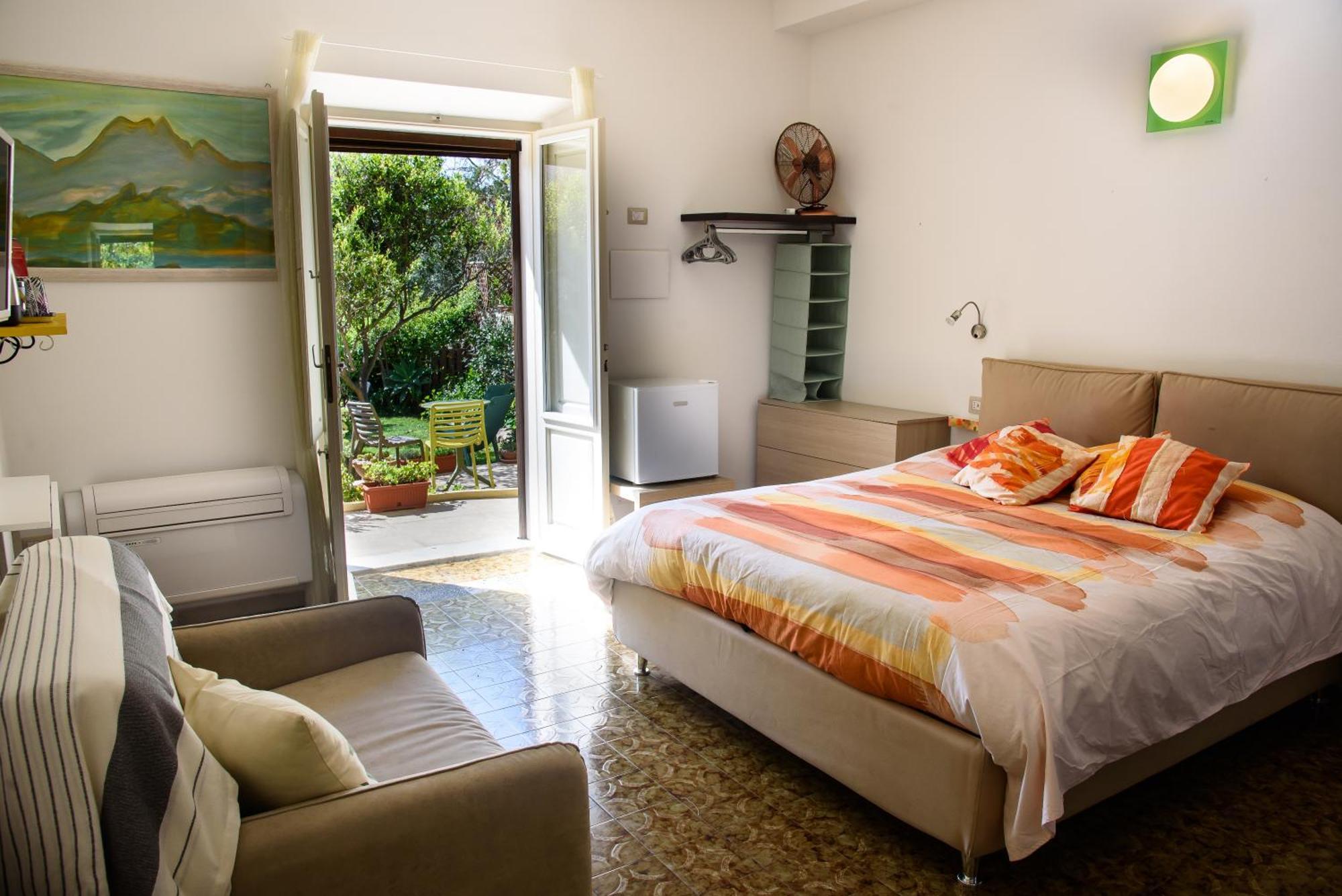 Il Giardino Di Tatiana Rooms & Breakfast La Maddalena  Exterior photo