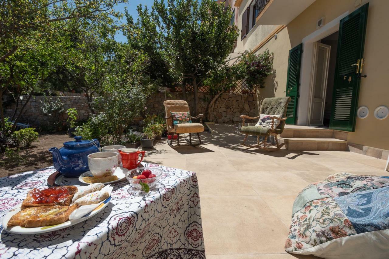 Il Giardino Di Tatiana Rooms & Breakfast La Maddalena  Exterior photo